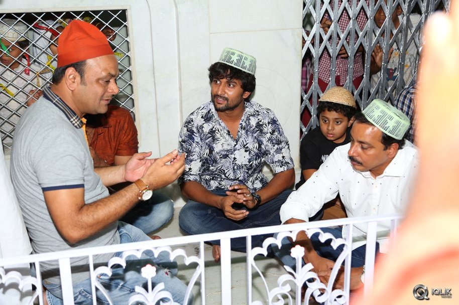 Krishna-Gadi-Veera-Prema-Gaadha-Movie-Team-Visits-Kadapa-Darga